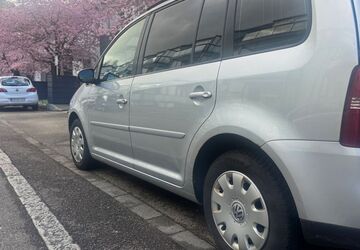VW Touran 25.000 km 4.950 &euro; Schwäbisch Gmünd 73525