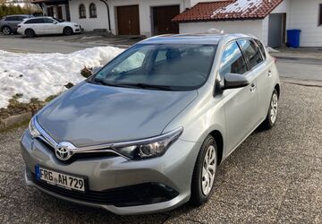 Toyota Auris 68.200 km 11.400 &euro; Giengen 89537